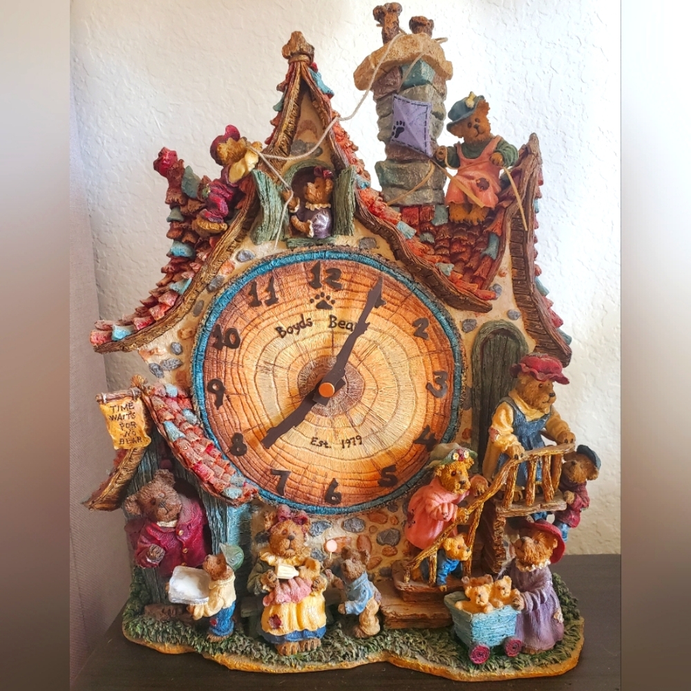 The Boyd's Bears Collector Clock
